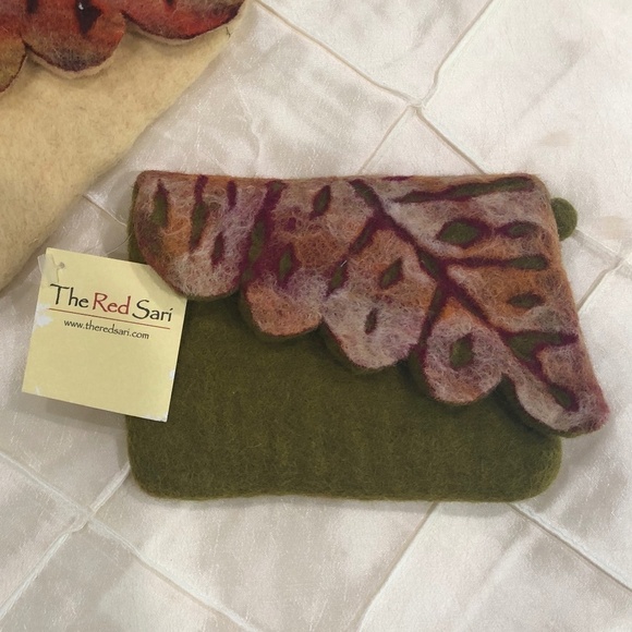 Nwt The Red Sari 2-Piece Felted Wool Zippered Purse Leaf Clutch and Mini Purse - Picture 5 of 10